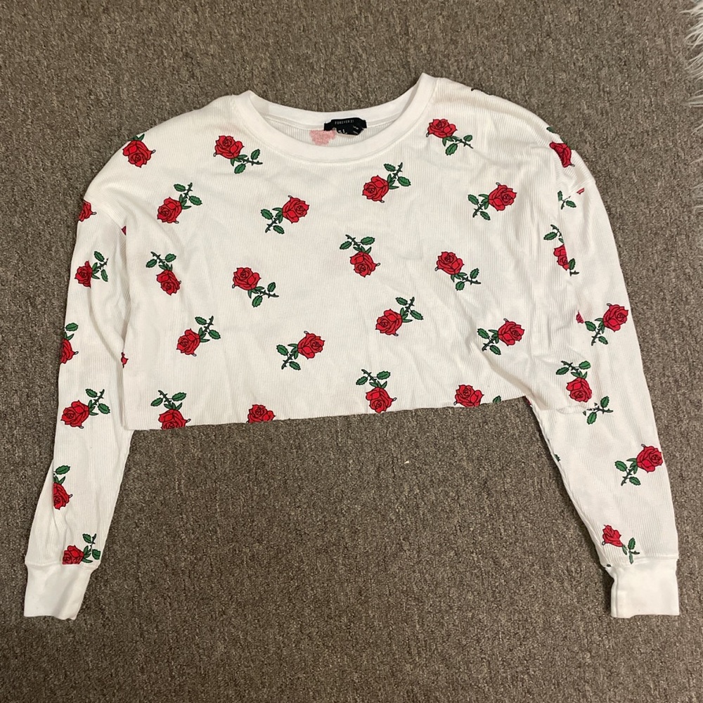 Cropped long sleeve with roses